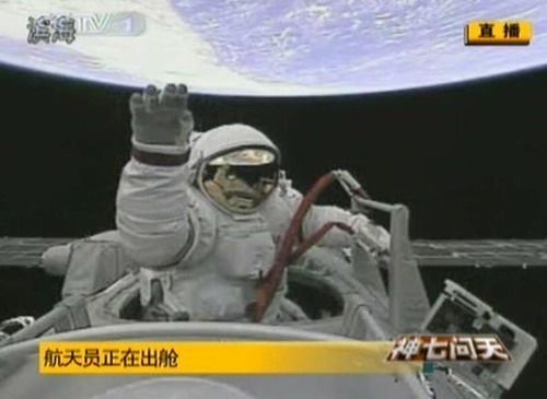翟志刚成为中国太空行走第一人